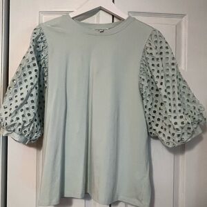 Gibson Latimer T with Eyelet Sleeves